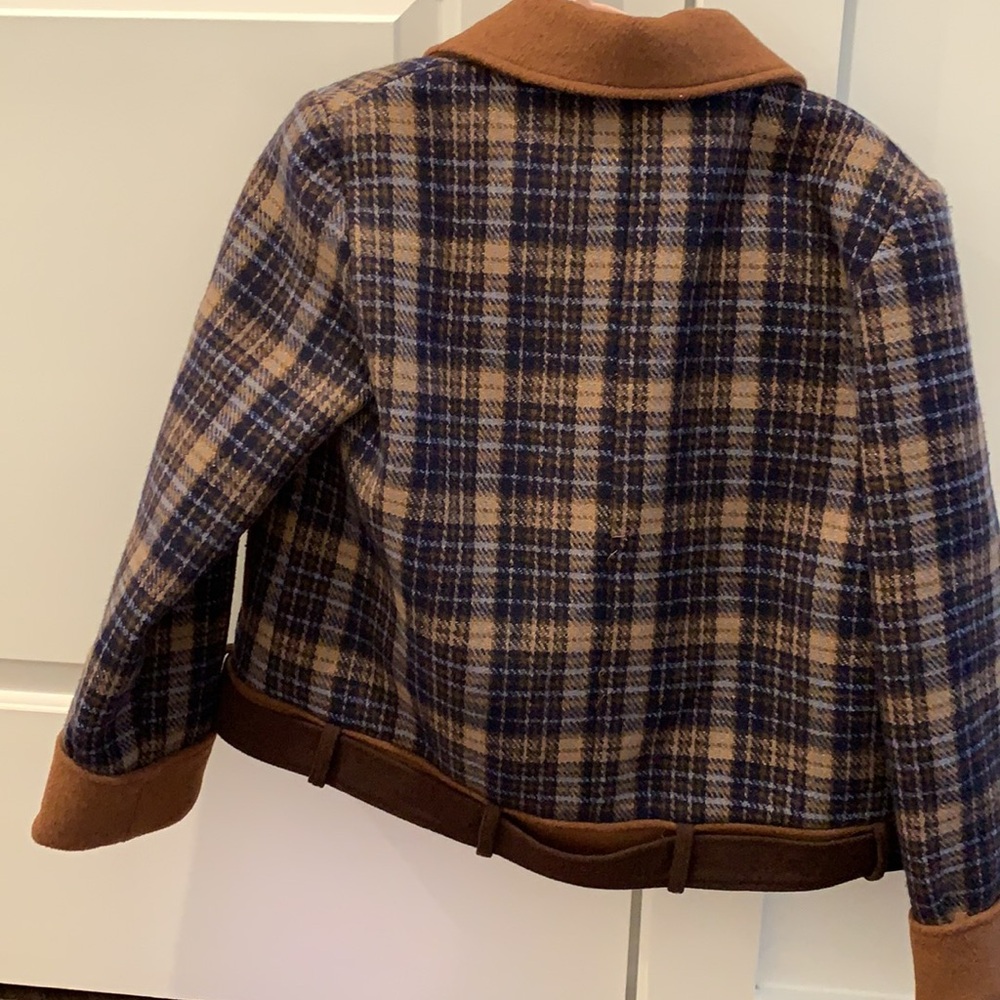 clothes - Picture 3 of 3